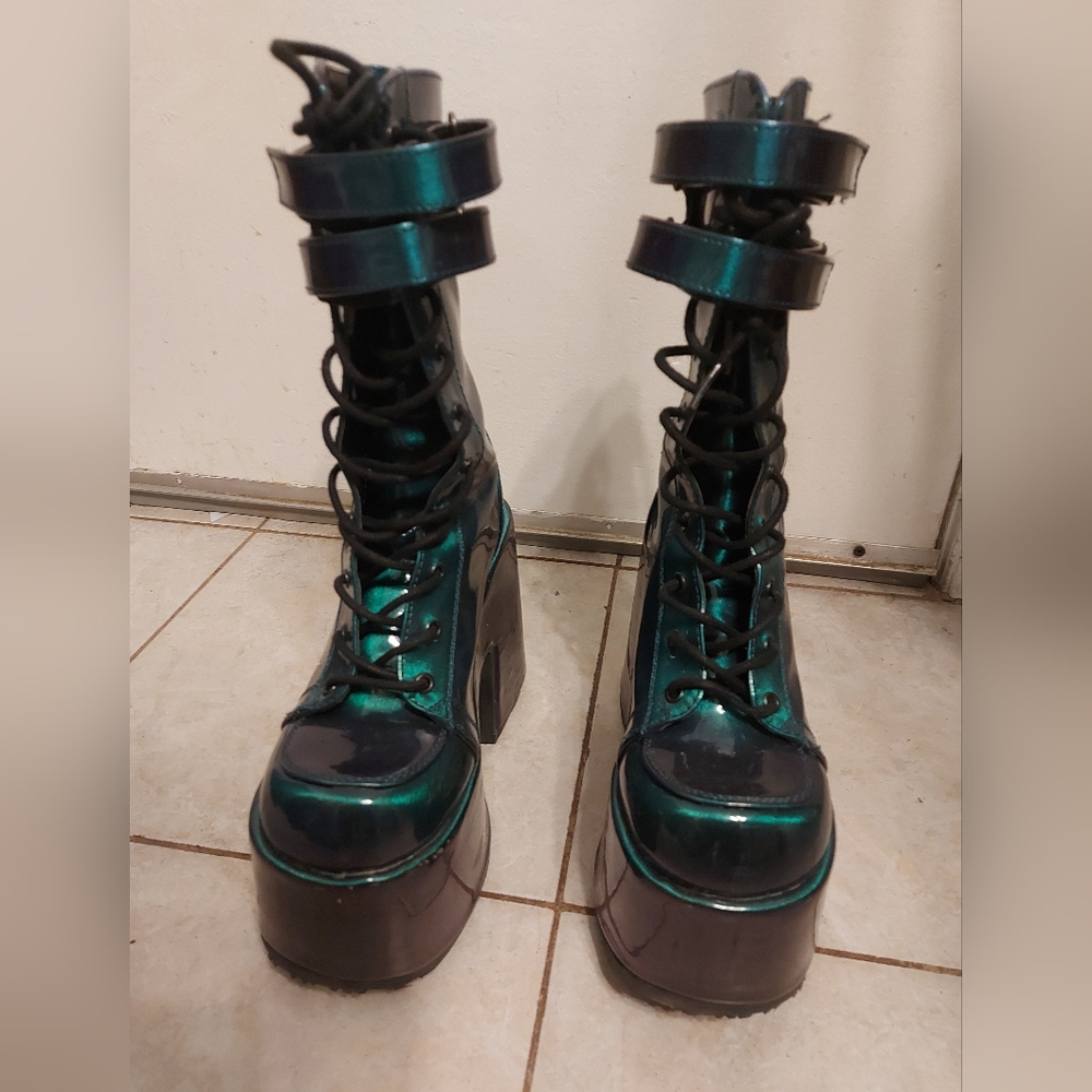 Demonia camel 250 iridescent green